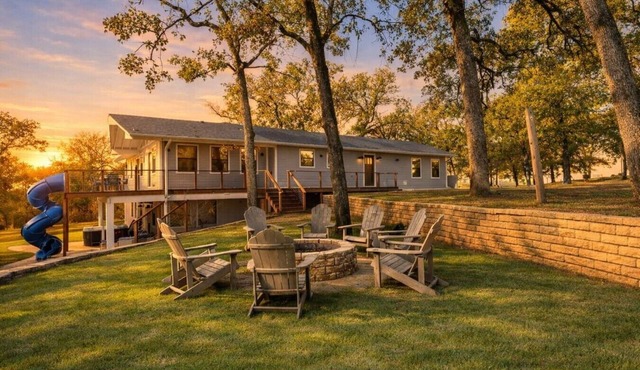 Luxurious 5BR w/Theater, Hot Tub, Cinema & Slide
