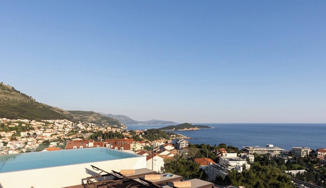 Luxurious 6-bedroom Dubrovnik villa with rooftop saltwater pool