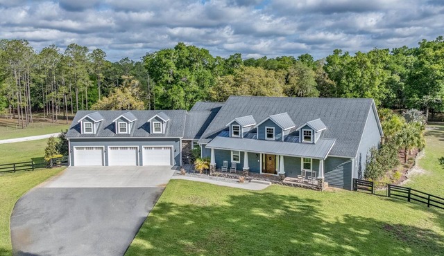 Luxurious 6-bedroom estate with pool, on over 6 fenced in acres