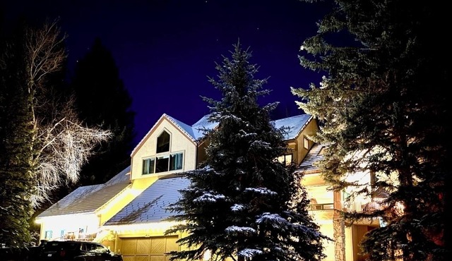 Luxurious 6 bedroom home inside Beaver Creek Resort