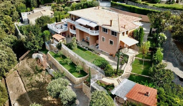 Luxurious 6-bedroom pet friendly villa in beautiful Biot with views to die for