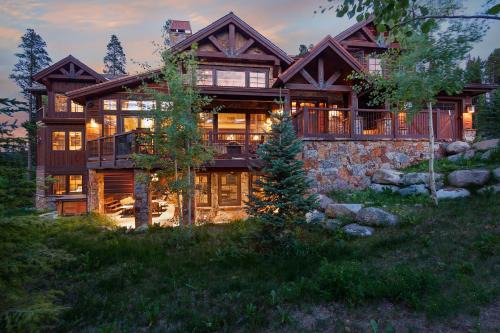 Luxurious 6BR 3Min Walk to Main Lifts