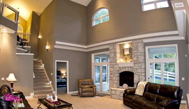 Luxurious 7 Bedroom 5 Bath Lakefront Home with large dock