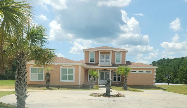 Luxurious 7-bedroom Estate with Movie Theatre, Pool, and Basketball Court