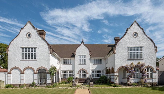 Luxurious 7 bedroom Villa in the popular sailing village, Bembridge