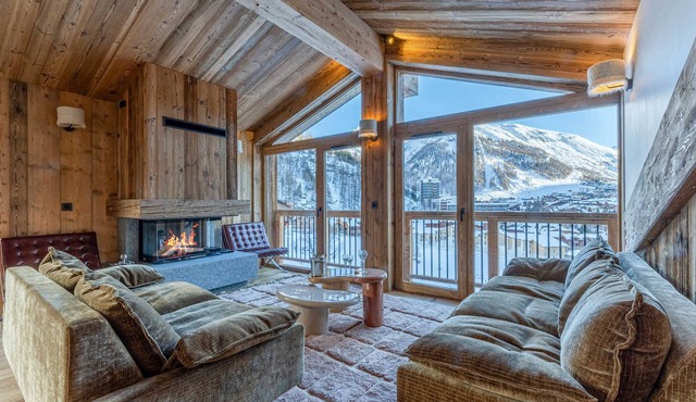 Luxurious 7-room apartment, fireplace, parking, stunning view