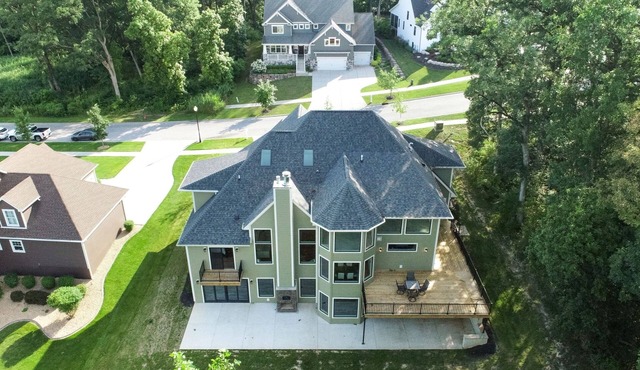 Luxurious 7000 SqFt Mansion, Chef’s Kitchen, 800 SqFt Deck, 1200 SqFt Patio