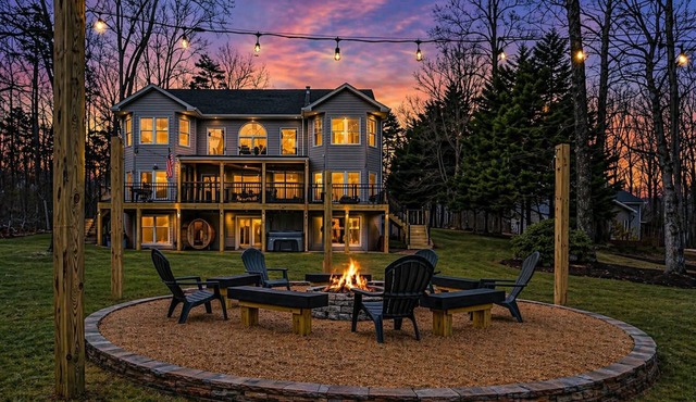 Luxurious 8-Bed Lakefront Retreat with Private Beach, Hot Tub & Sauna!