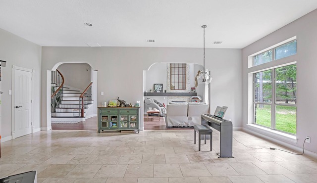 Luxurious 8000 sq ft Mansion on a park-like 4 acres near Houston!