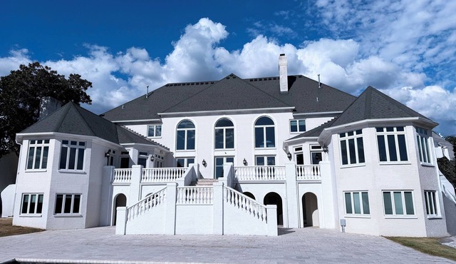 Luxurious 9-Bedroom Mansion with Bridal Suites in Lexington, Kentucky.
