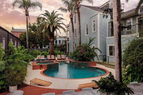 Luxurious 9BR Inn Heated Pool & Spa