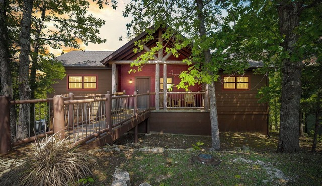 Luxurious Adirondack Lodge at Taneycomo with Hot Tub, Stunning Views & Free SDC Tickets