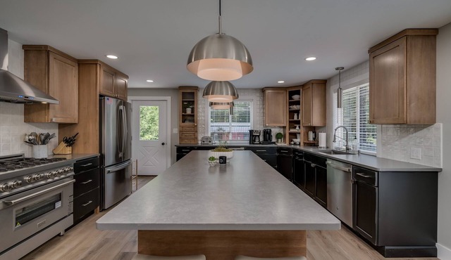 Luxurious Adirondack lodge with sauna and hot tub