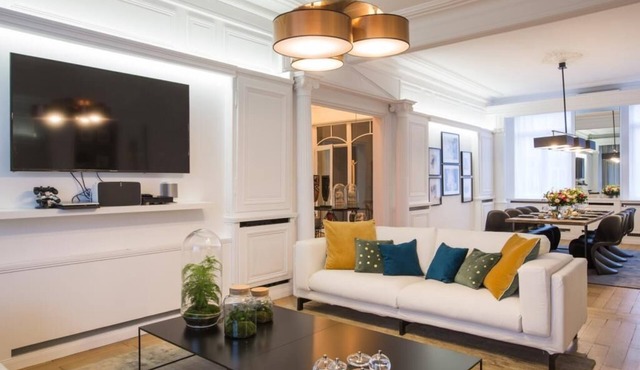 Luxurious air-conditioned 250 M2 Bourgeois apartment