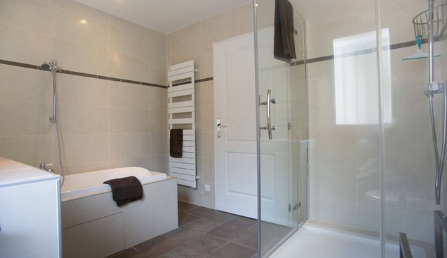 Luxurious Air-Conditioned Property with Stunning Views