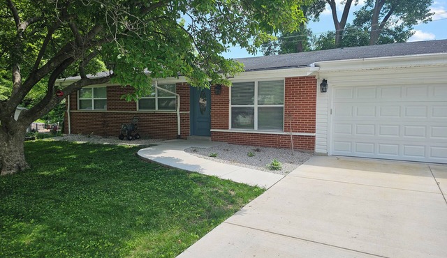 Luxurious Amenities at Zoey's House in Heart of Olivette