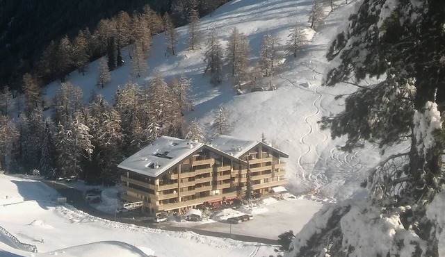 Luxurious and large apartment (103 m²) at 1,735 m with underground parkin