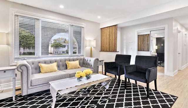 Luxurious and Cheerful House in Monopoly Subdivision