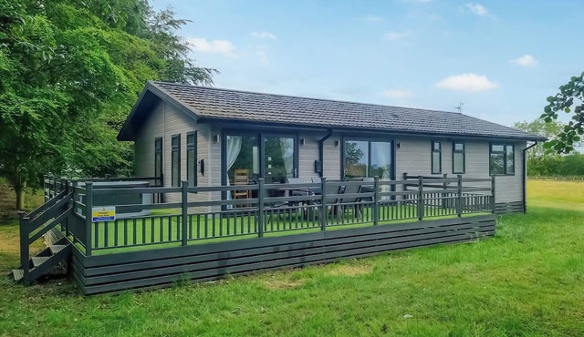 Luxurious and bespoke lodge, ideal for a family or a couple’s retreat.