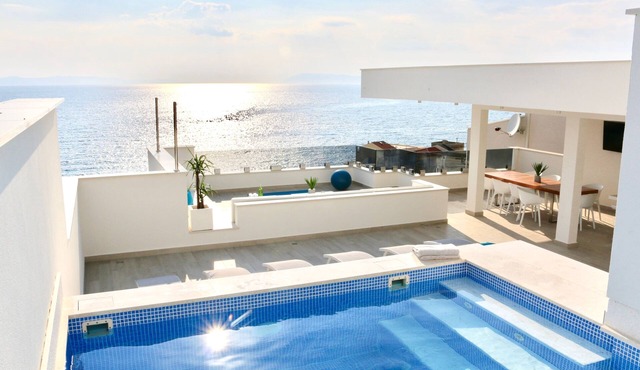 Luxurious and Modern with Pool, Roofdeck, and Views! VillaMelCroatia