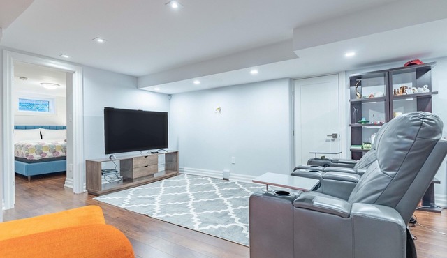 Luxurious and Spacious 4BR Home Near Downtown
