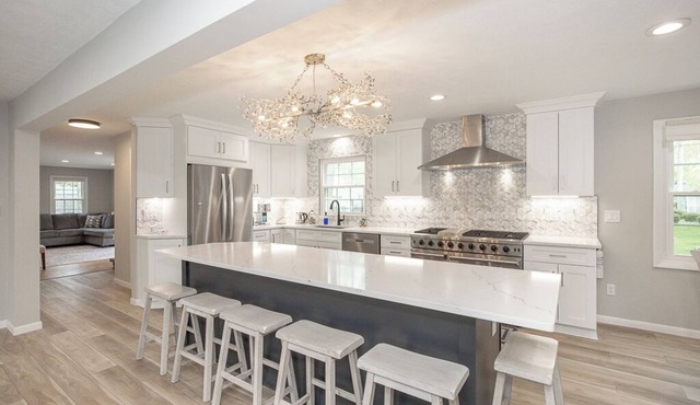 Luxurious and Spacious House—Hot Tub and EV charger n