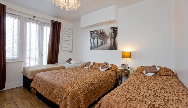 LUXURIOUS APART.30 MIN LONDON