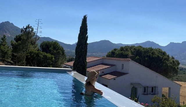 Luxurious apartment with panoramic views and heated pool - near Calvi