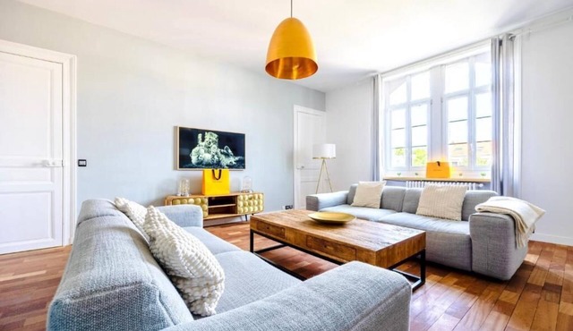 Luxurious apartment 170m2, 4 bedrooms, 2 bathrooms center historic Cathedral