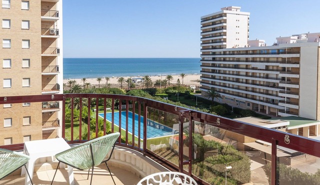 Luxurious Apartment 50 m from beach, wonderful views, pool, wifi,air conditioned