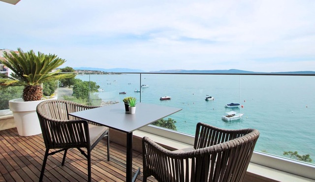 Luxurious apartment with private pool and sea view in Crikvenica