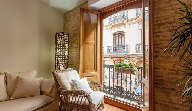 LUXURIOUS APARTMENT IN HISTORIC TOWN 2 bedrooms+ 2 bathrooms