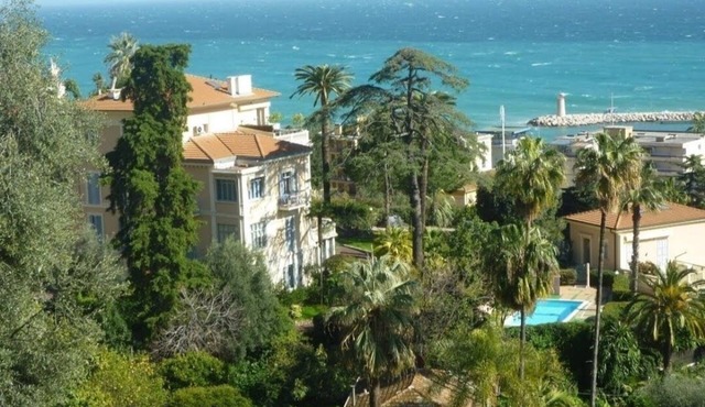 Luxurious apartment in Belle Èpoque villa with sea views