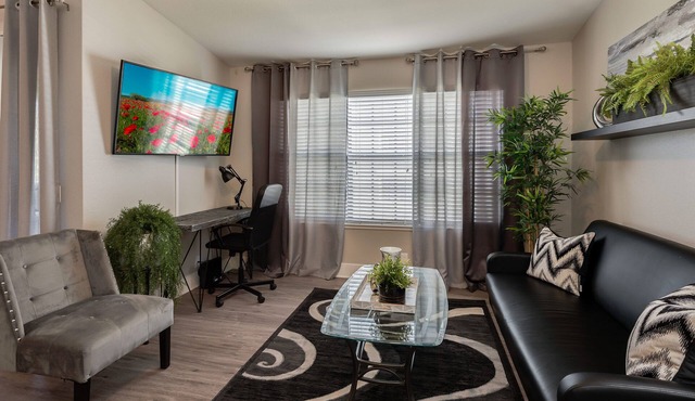 Luxurious Apartment Living In An Excellent Location!
