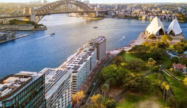 Luxurious Apartment only 250m walk to Opera House!