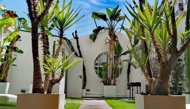 LUXURIOUS APARTMENT WITH WIFI PRIVATE SUNNY TERRACE & JACUZZI IN THE CITY CENTER