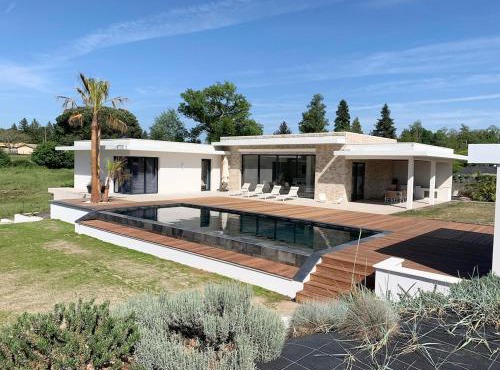 Luxurious Architect-Designed Villa with Pool