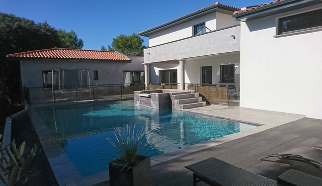 LUXURIOUS ARCHITECT HOUSE OF 300 M² WITH POOL BETWEEN NIMES AND MONTPELLIER