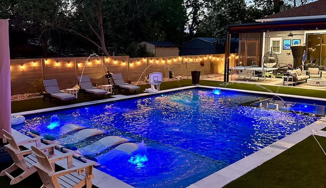 Luxurious Austin Retreat With Resort Pool