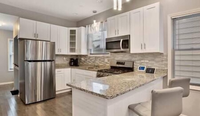 Luxurious Avalon Manor