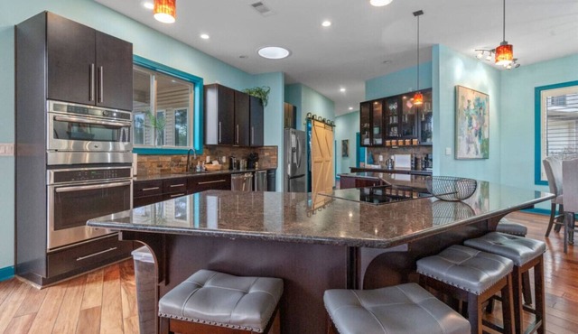 Luxurious Balboa Lakefront Retreat
