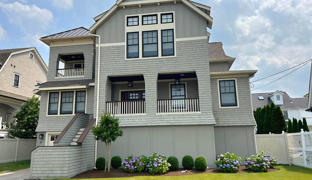 Luxurious Bay Head Rental. Close to beach with Pool and Spa!