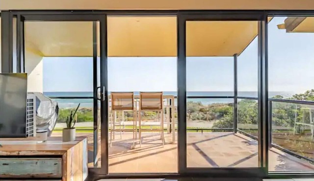 Luxurious beachfront, panoramic views