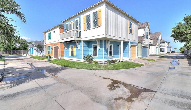 Luxurious Beach House with Pool Incredible for Small Groups in Rockport, Texas