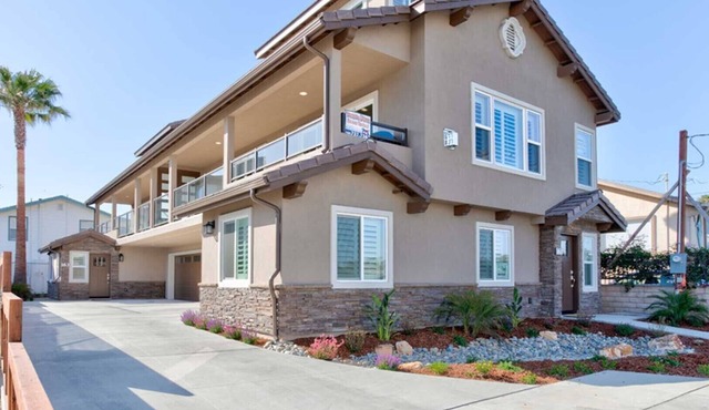 Luxurious Beach Side Condo with Ocean Views- Can Accommodate Large Groups!