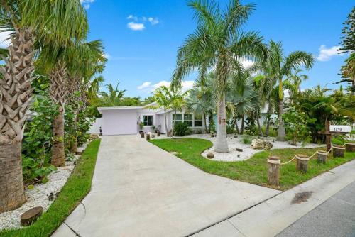 Luxurious Beach House Two Blocks From the Beach.