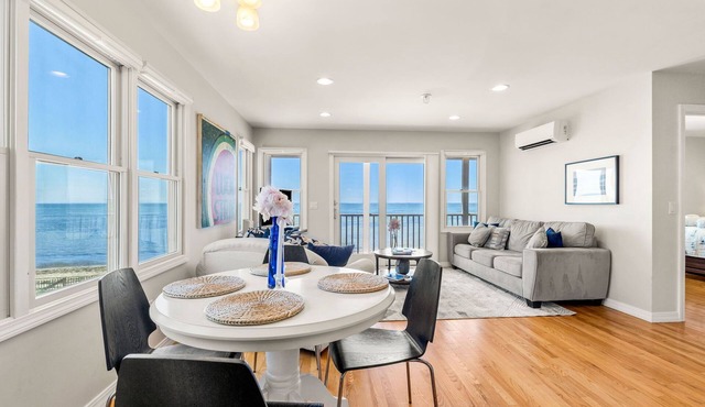 Luxurious Beachfront 2 bedroom condo