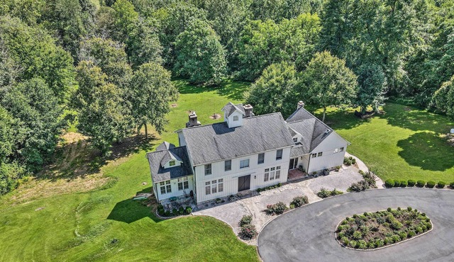 Luxurious Beallsville Retreat: Near Vineyards