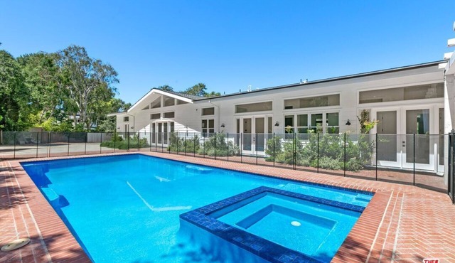 Luxurious Beverly Crest Resort in Beverly Hills 90210 Private Road