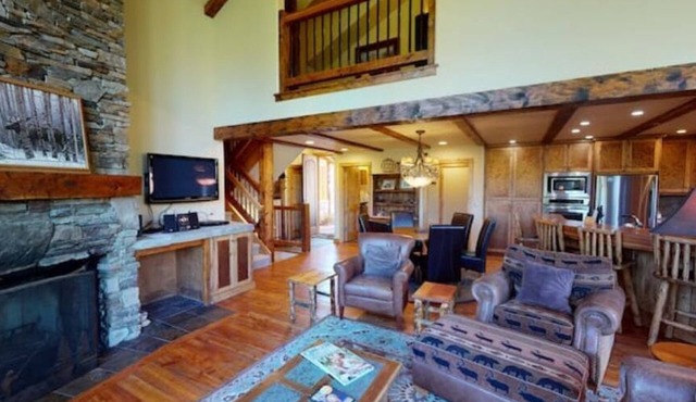 Luxurious Black Eagle Chalet